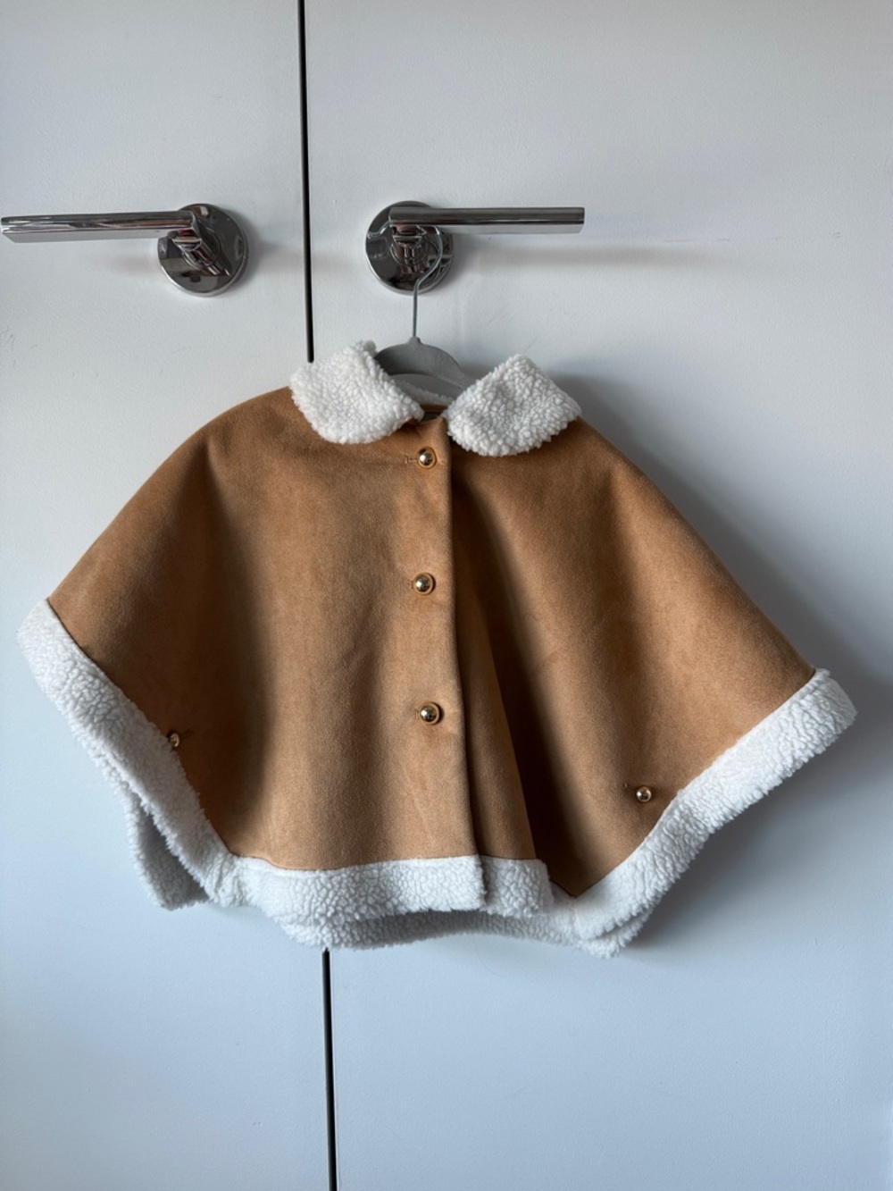 Janie and Jack Cozy Sherpa Cape 2T in Camel